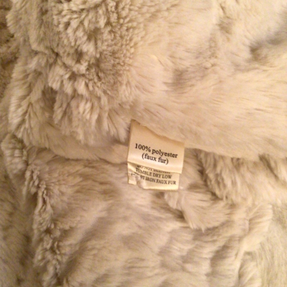 dylan Plush Faux Fur Shawl Collar Vest in Light Gray - Picture 4 of 4